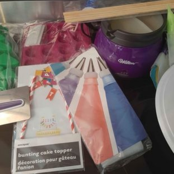 Cake Pans, Chocolate Melting Pot, Decorating Items - Picture 4 of 6